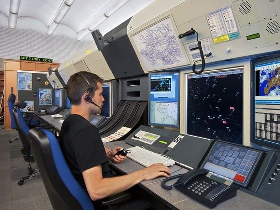 how much do air traffic controllers make