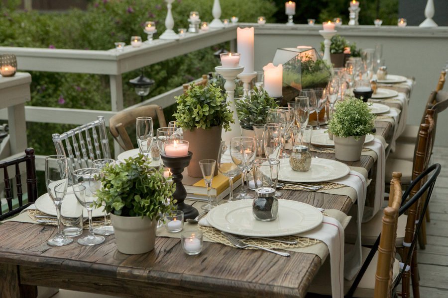 how to decorate dining table